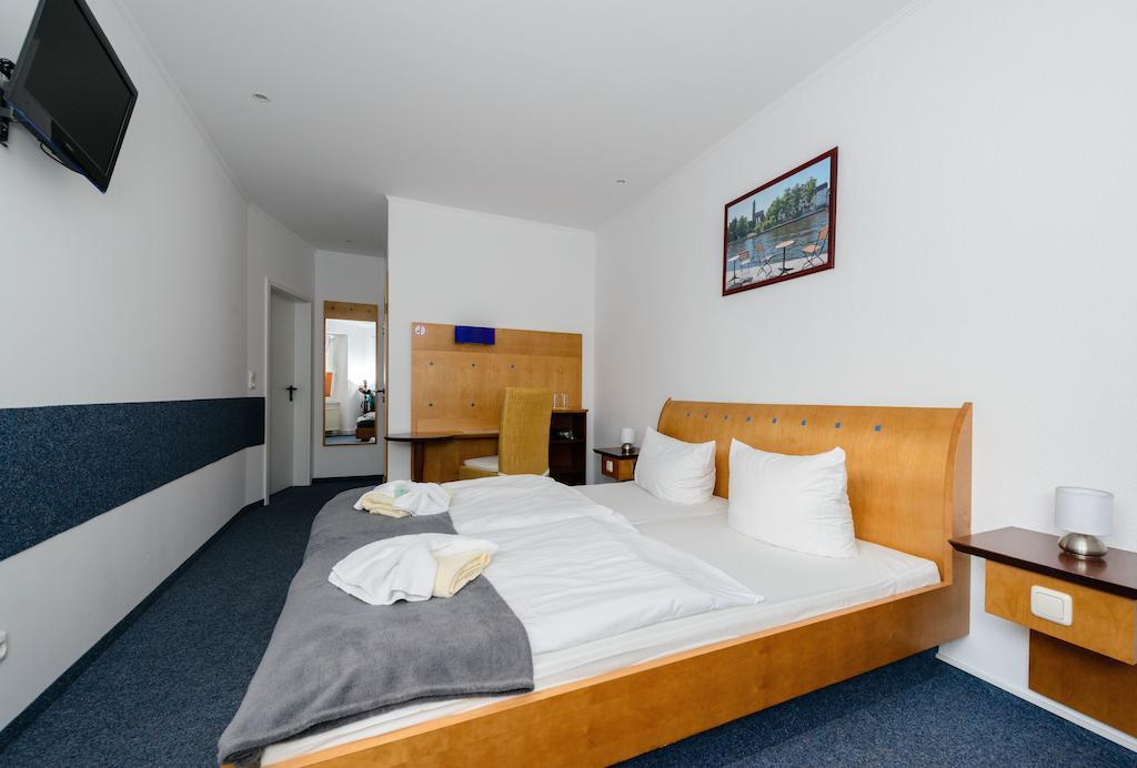 City Hotel-Pension Brandenburg Brandenburg  Habitación foto